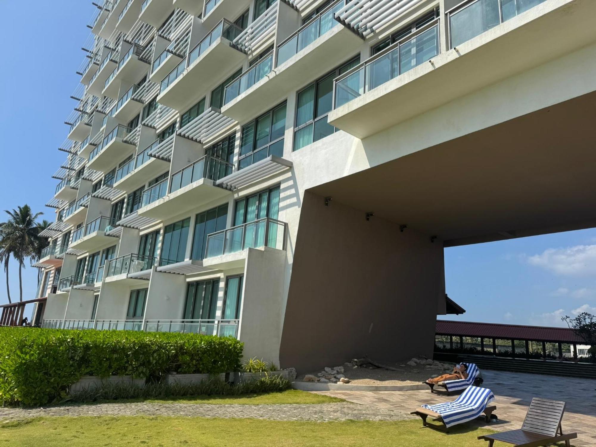 Oceanfront Galle Apartment L4-10 ภายนอก รูปภาพ